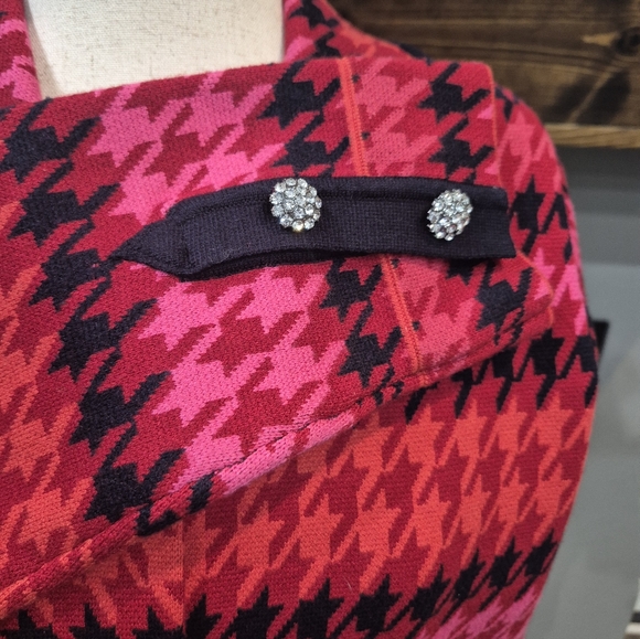 Tara Jarmon Pink and Red Houndstooth Blazer Size Medium (8) Excellent Condition - Picture 4 of 8